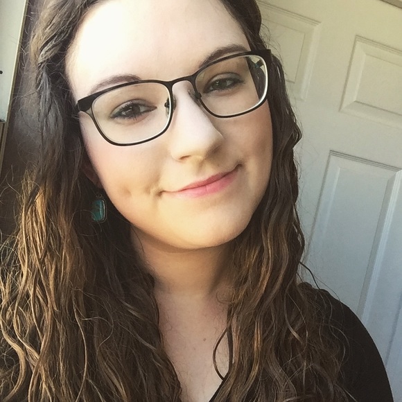 Meet your Posher, Mackenzie - Picture 1 of 1